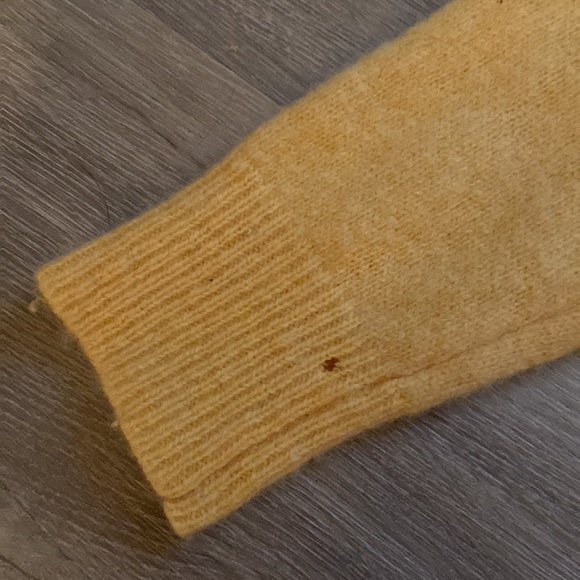 VINTAGE yellow Abercrombie sweater!! - Picture 5 of 5